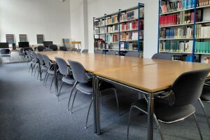 Opac-raum Mit Gruppenarbeitstisch